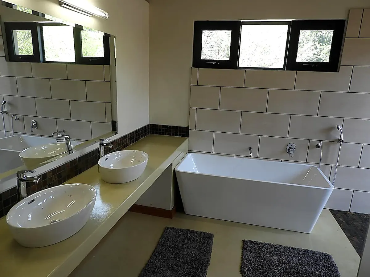 Second en-suite bathroom with double basins
